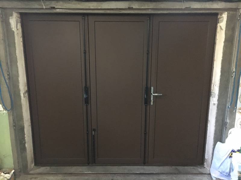 Porte de garage battante